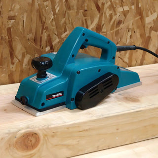 Cepillo Eléctrico De 4-3/8 PuLG. 850w Makita 1912b Color Turquesa