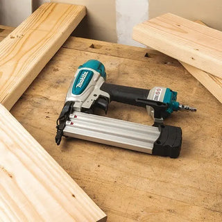 Clavadora Neumática 2 Makita Af506 Clavos Calibre 18