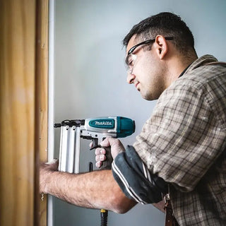 Clavadora Neumática 2 Makita Af506 Clavos Calibre 18